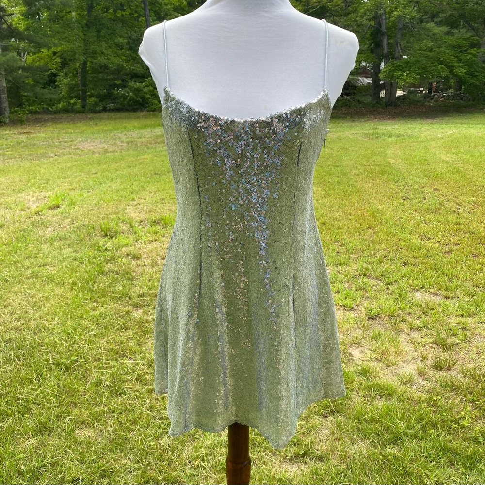 URBAN OUTFITTERS DRESS MINI SLIP SILVER SEQUINS SPAGHETTI STRAPS SIZE L Fits S